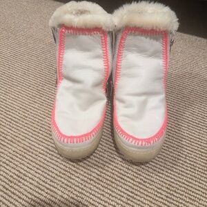 Laid-back Lundin boots. Size 39.